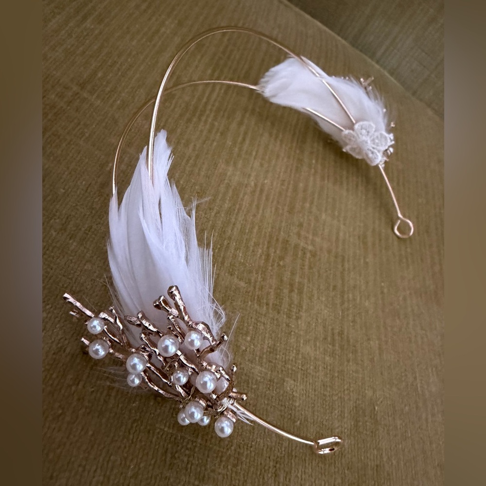 Elegant White Feather and Pearl Headband gold